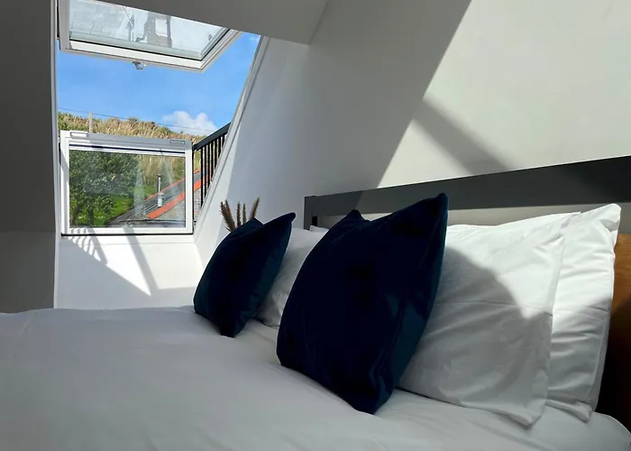 Marazion Charming Retreat For 6 With Social Garden