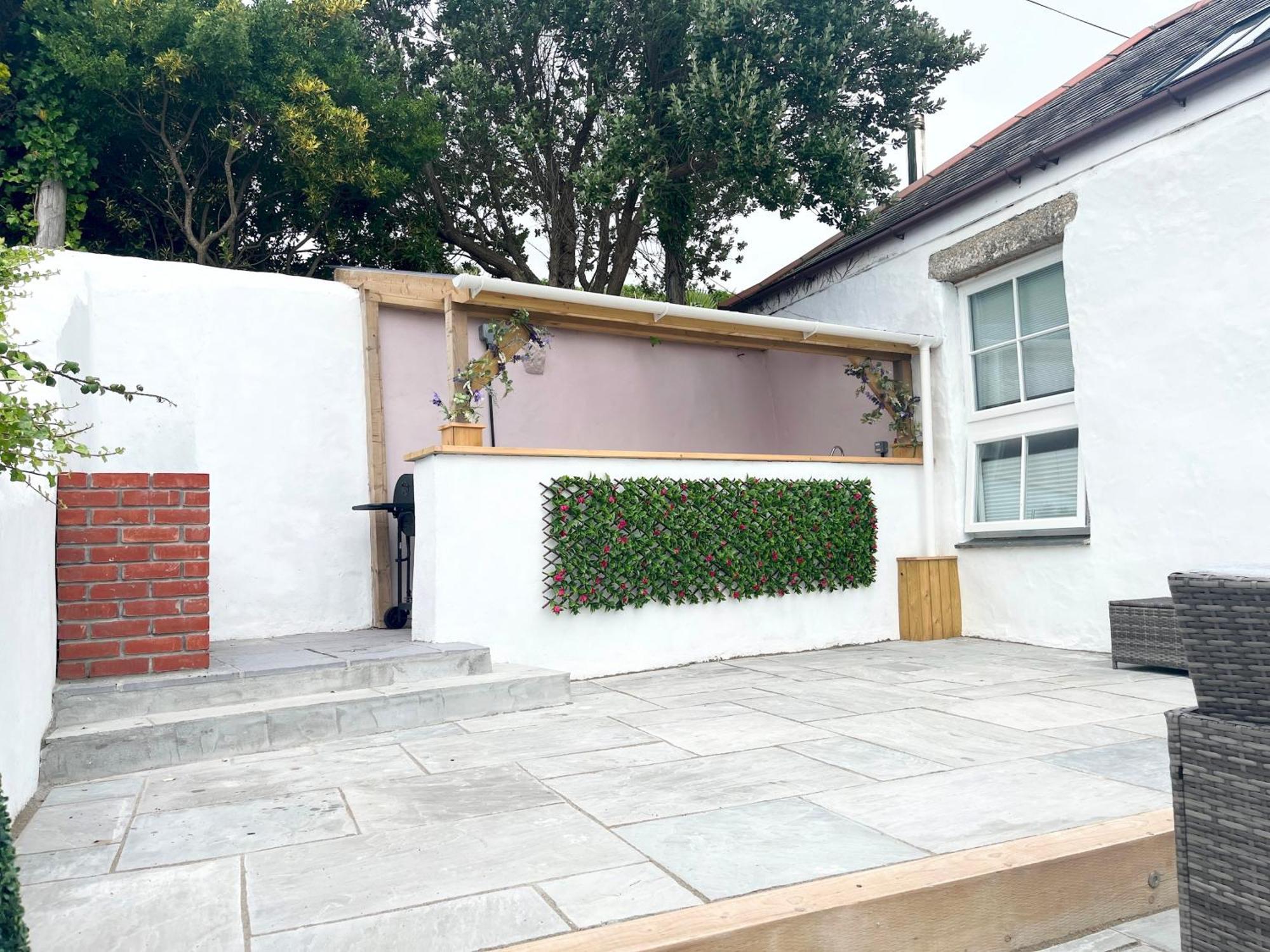 Charming Retreat For 6 With Social Garden *