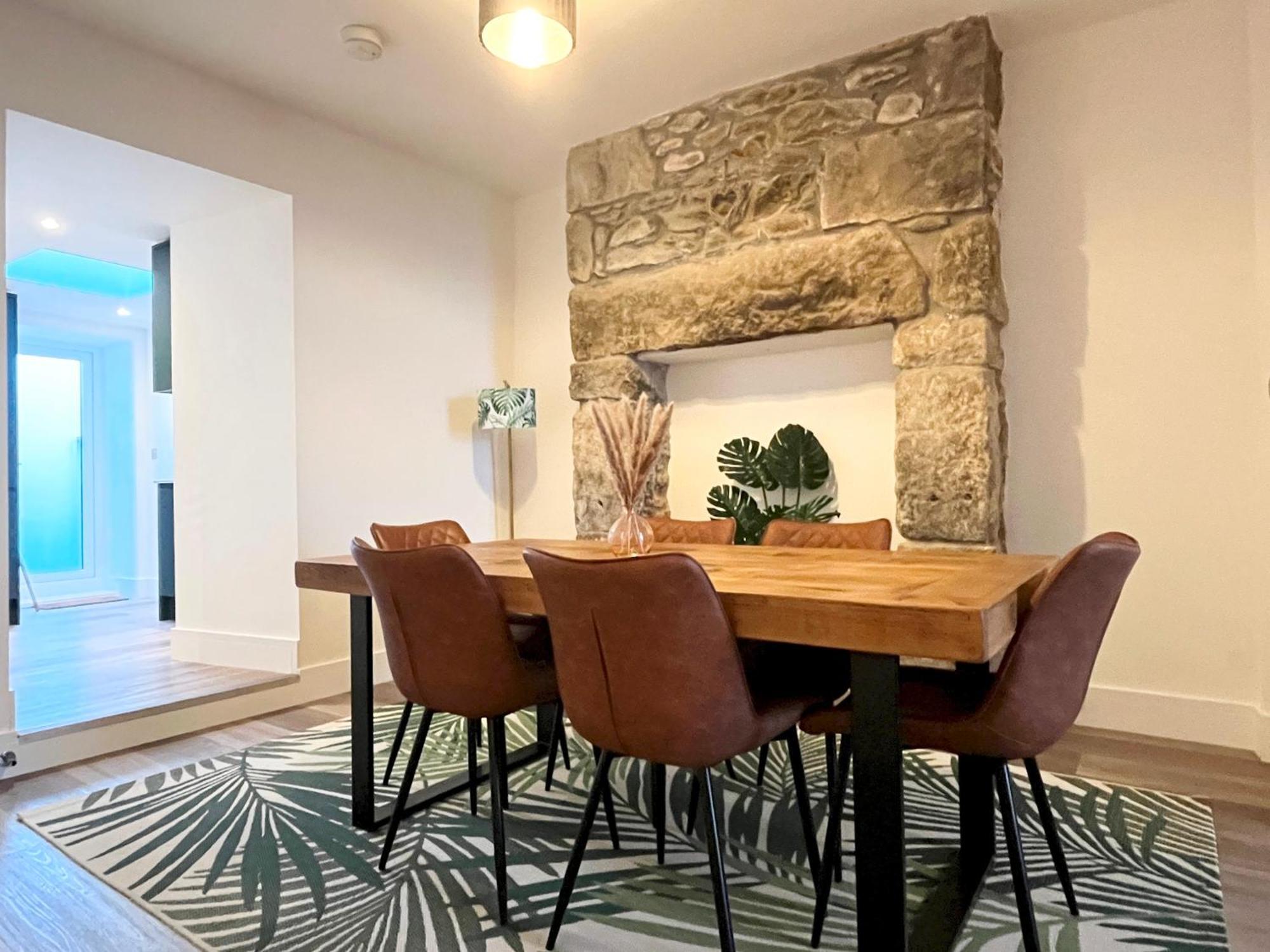 Charming Retreat For 6 With Social Garden Holiday home *