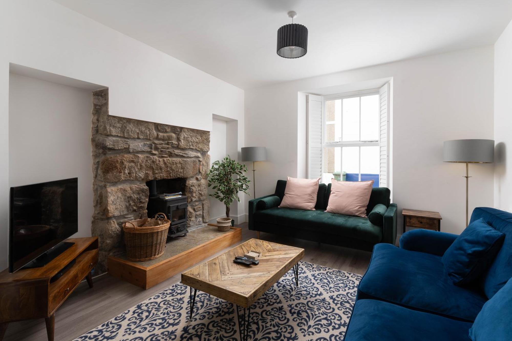 Charming Retreat For 6 With Social Garden