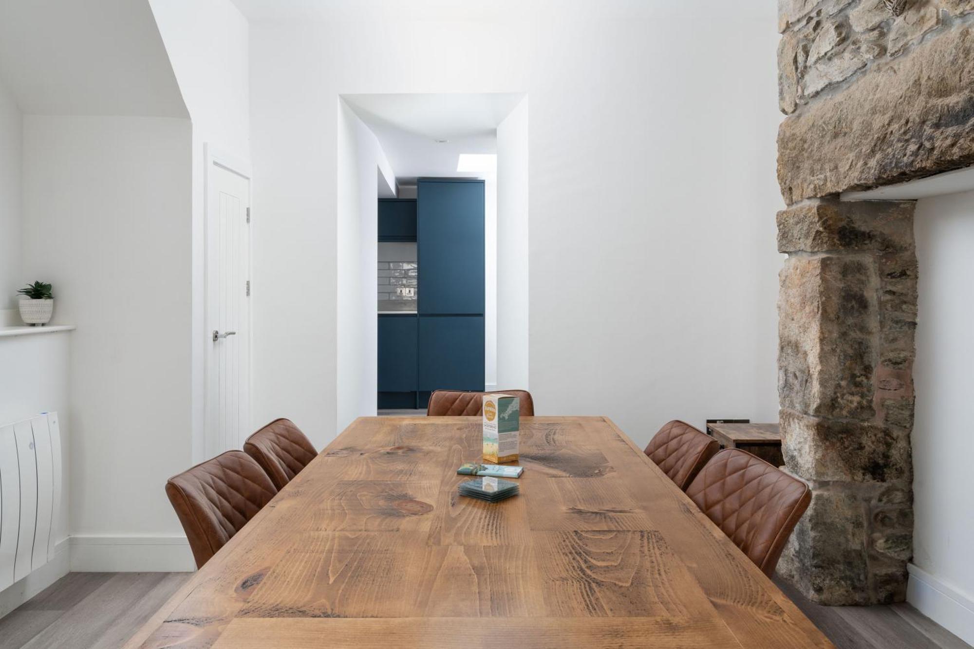 Vakantiehuis Charming Retreat For 6 With Social Garden *