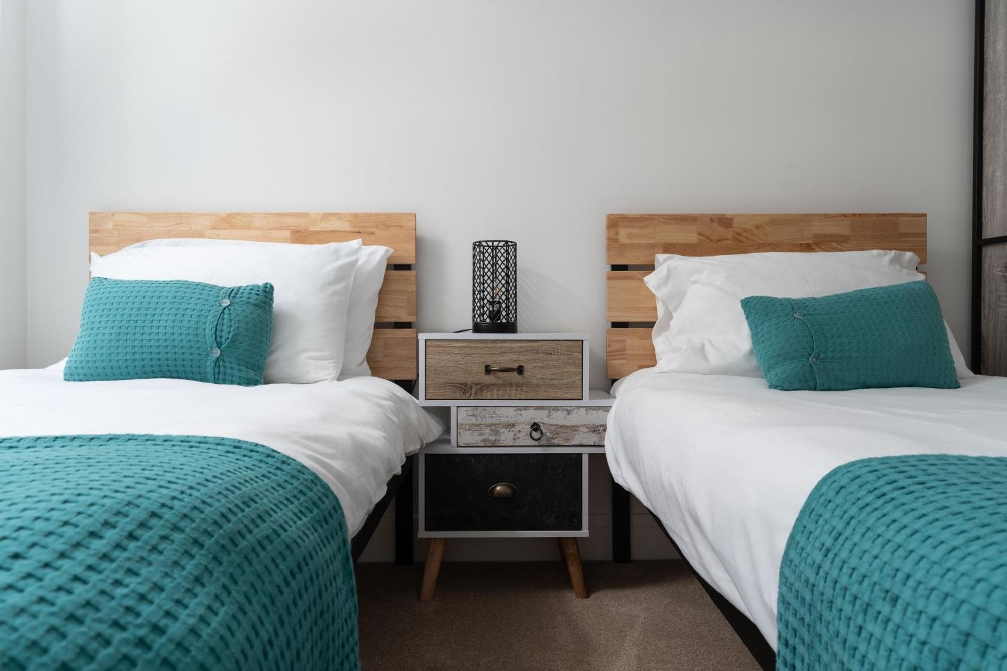 Vakantiehuis Charming Retreat For 6 With Social Garden *