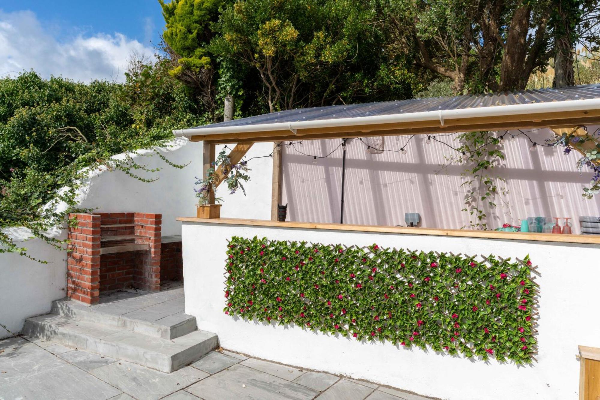 Charming Retreat For 6 With Social Garden
