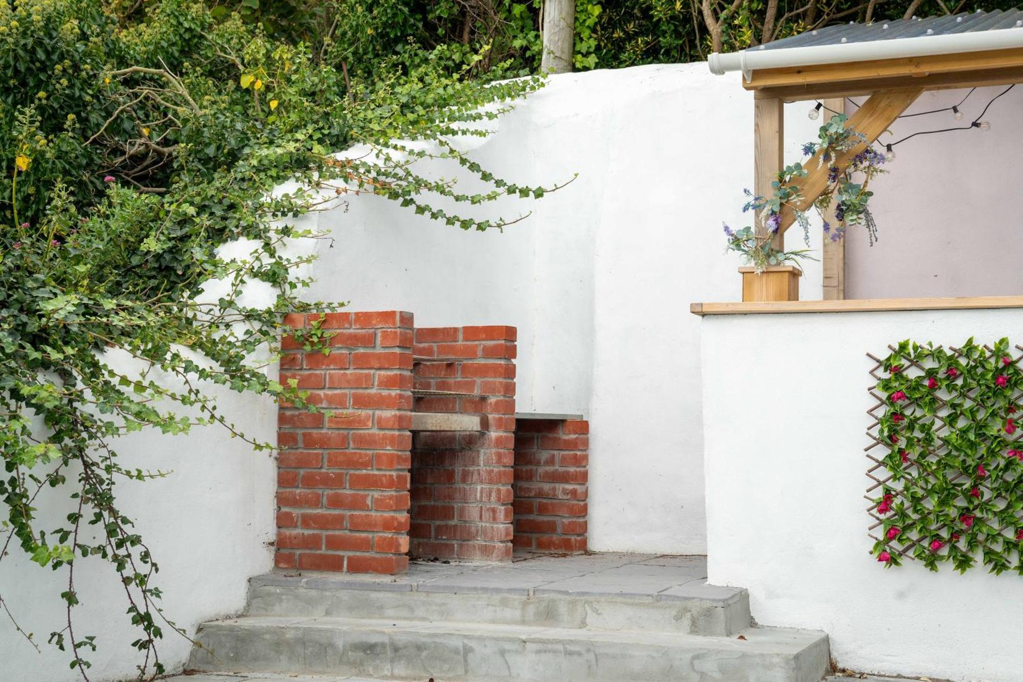 Charming Retreat For 6 With Social Garden *