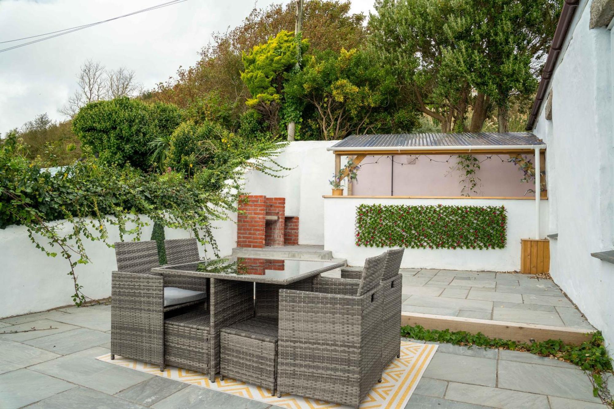 Charming Retreat For 6 With Social Garden